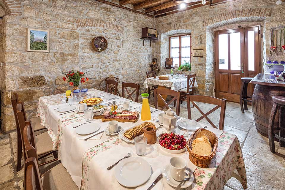 našim gostima nudimo tradicionalni istarski doručak